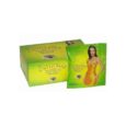 Image d'un produit présentant une boîte jaune-vert et un sachet vert assorti de thé de marque « Catherine ». La boîte et le paquet affichent l’image d’une femme vêtue d’une robe jaune. Le texte du package semble être en langue thaïlandaise.