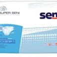 Un paquet de couches pour adultes Super Seni est présenté. L'emballage est principalement blanc et bleu clair avec le nom de la marque « Seni » bien en vue en haut à droite. L’emballage indique qu’il contient 30 couches extra-larges axées sur la technologie Fit and Dry.
