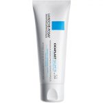 Un tube blanc de La Roche-Posay Cicaplast Baume B5 avec un logo carré bleu et un texte noir et gris. Le produit est étiqueté comme un baume apaisant, réparateur et protecteur pour les peaux irritées, adapté à toute la famille et classé SPF 50.