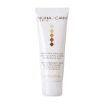 Un tube blanc de Masque Purifiant Éclat Nuanciam Paris pour les peaux moyennes à foncées. Le tube présente le nom de la marque en lettres majuscules, un motif en losange dégradé et des descriptions de produits en français et en anglais.