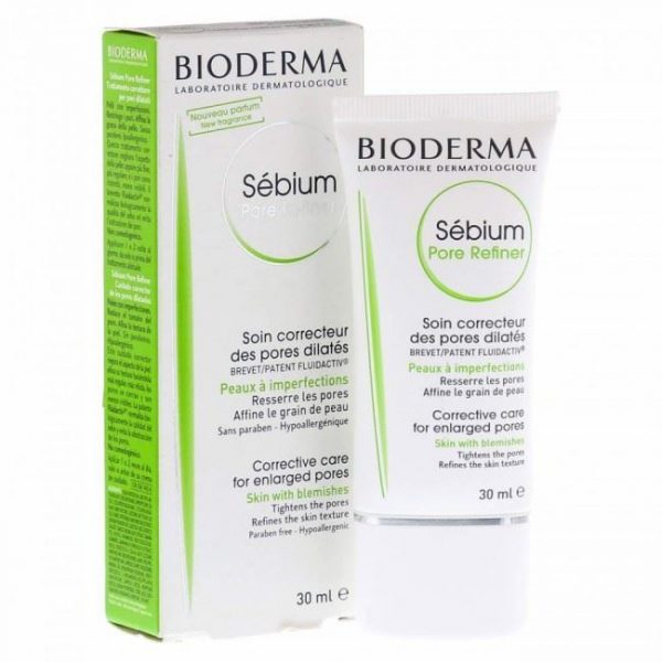 Image du raffineur de pores Bioderma Sébium. Le produit est présenté dans un coffret blanc et vert à côté du tube assorti. L'emballage mentionne «Soin correcteur pour pores dilatés» et la taille du tube est de 30 ml.