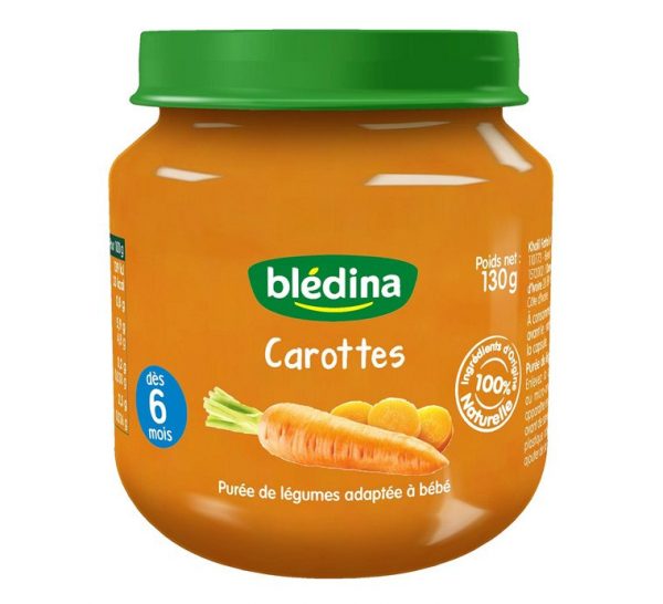 Un pot de nourriture pour bébé Blédina avec un couvercle vert, étiqueté « Carottes ». Le pot contient 130 g de purée de carottes adaptée aux bébés à partir de 6 mois. L'étiquette présente une image de carottes fraîches et souligne que le produit est 100 % naturel.