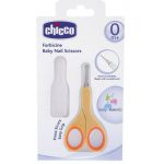 Emballage de ciseaux à ongles Chicco Baby à partir de 0 mois. Les ciseaux ont un manche jaune/orange et sont livrés avec un capuchon de protection transparent. L'emballage revendique « prise en main facile » et présente une image des ciseaux ainsi que le logo Chicco et l'étiquette « baby moments ».
