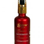 Un flacon rouge de Sérum Éclaircissant Fort Extreme Glow à l'Huile d'Argan et à la Végéclairine. Le flacon a un bouchon doré avec un distributeur à pompe noir et contient 1,66 fl oz (50 ml) de sérum.