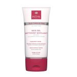 Un tube de gel exfoliant blanc et marron de la marque IN’OYA. L'emballage comporte un texte en français mettant en évidence «MON GEL NETTOYANT EXFOLIANT» et indiquant qu'il convient à tous les types de peau, en particulier les peaux noires et brunes. Le produit est destiné au visage et au corps.
