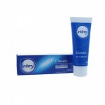 Une image d'un tube de 70 ml de Intimy Classic Gel Lubrifiant posé à côté de sa boîte assortie. Le tube et la boîte sont majoritairement bleus, avec le logo Intimy et les détails du produit clairement visibles. .