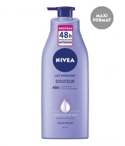 Un flacon violet de lotion hydratante Nivea labellisée "Lait Hydratant Douceur 48h Hydratation" avec une hydratation 48 heures pour les peaux sèches. Le flacon est doté d'un distributeur à pompe et contient 400 ml. Le texte indique « Maxi Format » et « Nouveau 48h Hydratation Intense » en haut.