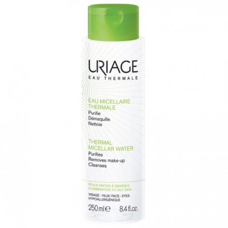 Un flacon de 250 ml d'Eau Micellaire Thermale d'Uriage avec un bouchon vert. La face-étiquette, en français et en anglais, mentionne qu'il purifie, démaquille et nettoie, adapté aux peaux mixtes à grasses. Le produit est hypoallergénique et utilisé sur le visage et les yeux.