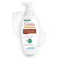 Une bouteille blanche de nettoyant intime antibactérien Rogé Cavaillès est présentée sur un fond blanc avec une touche de produit derrière. Le flacon a un bouchon bleu sarcelle et contient 97% d'ingrédients d'origine naturelle. Le texte sur la bouteille est en français.