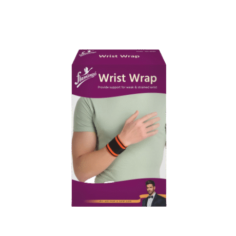 Une boîte de produit pour un bracelet Flamingo s'affiche. La boîte représente un homme portant le bracelet sur son poignet gauche, sa main droite touchant son épaule gauche. Le bracelet est noir avec une bande orange. L'emballage met l'accent sur le soutien des poignets faibles et tendus.