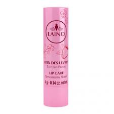 Un tube de baume à lèvres cylindrique rose avec les étiquettes « Laino », « Soin des Lèvres » et « Lip Care ». Le tube présente également des illustrations de baies et de fraises et contient 4 g ou 0,14 oz de produit.