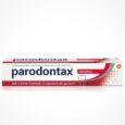 Une boîte de dentifrice Parodontax Original. L'emballage, majoritairement blanc avec des accents rouges et bleus, comprend le nom de la marque, le type de produit et le visuel d'une dent. Le texte français ci-dessous se lit comme suit : "Aide à arrêter et prévenir le déclin des gencives.