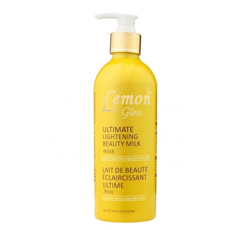 Une bouteille jaune de Lemon Glow Ultimate Lightening Beauty Milk, un produit de soin de la peau. La bouteille comporte un distributeur à pompe et comporte un texte indiquant qu'elle contient des ingrédients comme le zeste de citron et l'huile de graines d'airelle rose. L'étiquette est rédigée en anglais et en français.