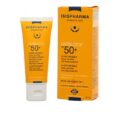 Un tube orange et blanc de crème solaire ISISPHARMA Uveblock SPF 50+ à côté de sa boîte assortie. L'emballage présente des détails sur le produit en anglais et en français, notamment son indice de protection solaire élevé (SPF 50+) et son adéquation aux peaux sensibles.