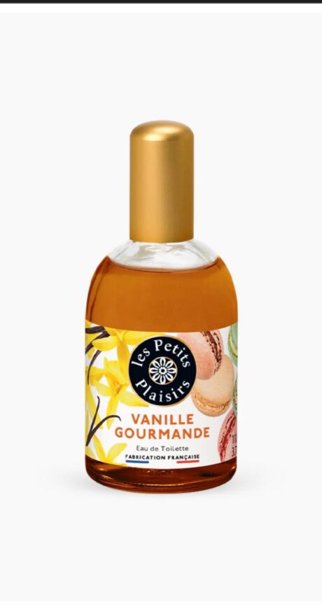 Un flacon d'Eau de Toilette Les Petits Plaisirs Vanille Gourmande. Le flacon a un bouchon doré et contient un liquide de couleur caramel. L'étiquette présente des fleurs de vanille et des macarons, avec le texte « Vanille Gourmande » en blanc sur fond bleu foncé.
