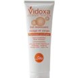 Un tube blanc étiqueté « Vidoxa Gel Moussant Visage et Corps Purifiant-Unifiant » en texte orange et marron. C'est un gel moussant visage et corps, indiqué sans paraben. Le produit comporte un petit cercle orange en bas avec « Siks » écrit à l'intérieur.