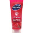 Un tube rouge de lubrifiant intime Manix Fraise avec du texte en français et des images de fraise. L'étiquette comporte « No Stain » en français, et met en avant « Douceur extrême » et la compatibilité avec les préservatifs. Le tube tient debout avec un capuchon transparent.