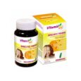Image d’une bouteille et d’une boîte de « Vitamin22 Specific Femme ». La bouteille a un bouchon blanc et une étiquette avec l'image d'une femme heureuse. La boîte est conçue de la même manière et mentionne des ingrédients comme le calcium, les probiotiques et les vitamines. Il y a aussi un texte qui dit « Anti-Fatigue ».