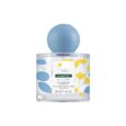 Un flacon transparent étiqueté "Klorane Bébé Petit Brin" contenant de l'eau parfumée pour bébé. Il présente un motif floral pastel avec des fleurs jaunes et bleues et une calotte sphérique bleue. La bouteille fait 50 ml ou 1,6 FL. once.
