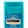 Un récipient en plastique bleu sarcelle étiqueté « Listerine Pocketpaks Cool Mint » contenant 24 bandelettes respiratoires. Le devant présente une image de flocon de neige et le texte est en anglais et en français, indiquant « Breath Strips » et « Pellicules-Fraîcheur.