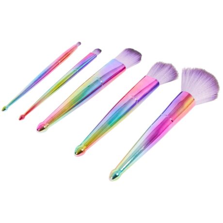 Un lot de cinq pinceaux de maquillage avec des manches aux couleurs de l'arc-en-ciel et des poils blancs doux. Les pinceaux varient en taille et en forme, adaptés à différentes applications de maquillage. Les poignées présentent un dégradé de couleurs vives, dont le rose, le bleu, le vert et le jaune.