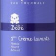 Un flacon de 1 litre (34 fl oz) de Uriage Bébé 1ère Crème Lavante avec un distributeur à pompe. Le flacon violet indique qu'il nettoie, nourrit et adoucit. Conçu pour les bébés, il est hypoallergénique, sans savon et adapté au visage, au corps et aux cheveux.
