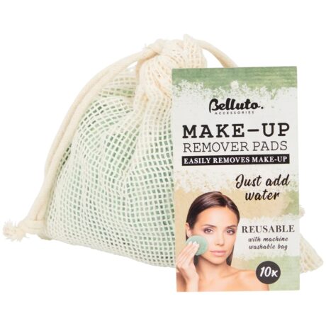 Un ensemble de tampons démaquillants réutilisables présentés dans un sac en filet à cordon vert et blanc. L'étiquette indique : "Tampons démaquillants. Enlève facilement le maquillage. Il suffit d'ajouter de l'eau. Réutilisables avec un sac lavable en machine." Une femme est représentée utilisant le tampon sur son visage. Marque : Belluto.