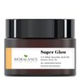 Un pot marron avec un couvercle noir étiqueté « BIOBALANCE Super Glow ». L'étiquette contient également un texte indiquant qu'il s'agit d'un gel-crème hydratant contenant de l'acide 3-0-éthyl ascorbique à 5 % et de l'acide férulique à 1 %, composé à 89 % d'ingrédients d'origine naturelle.