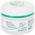 Un pot blanc étiqueté « Snail Gel » avec des accents verts et un couvercle. Le texte sur l'étiquette est en plusieurs langues et il y a une liste détaillée des ingrédients sur le côté. Le produit prétend favoriser la réparation et le renouvellement de la peau. Le pot comporte un logo d'escargot.