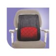 Une chaise de bureau avec un coussin de soutien lombaire noir et rouge fixé au dossier. Le coussin présente un motif matelassé sur la partie inférieure rouge et une partie supérieure lisse et noire. La chaise a des accoudoirs blancs et un cadre blanc, sur un fond violet.