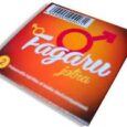 un petit emballage de produit carré avec un fond dégradé orange. le devant de l'emballage comporte le texte « fagaru jotha » et un grand symbole de genre masculin. il y a un code barres en haut et une étiquette circulaire jaune avec le chiffre « 2 » dans le coin inférieur gauche.