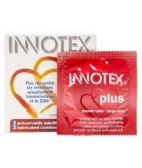 un paquet de préservatifs lubrifiés innotex plus s'affiche. l'emballage est majoritairement blanc avec des accents rouges et orange, avec un motif en forme de cœur. le texte est en français, mettant en avant la protection du produit contre les infections sexuellement transmissibles et le sida.