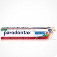 une boîte de dentifrice parodontax, étiquetée en français. le packaging met en avant « fraîcheur intense », ce qui implique une fraîcheur intense. il prétend aider à arrêter et prévenir le saignement des gencives (« aide à arrêter et prévenir le saigement des gencives ») et présente un graphisme floral.