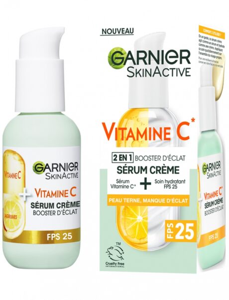image d'un ensemble de produits garnier skinactive vitamine c + sérum crème, comprenant un flacon et son emballage. le flacon est doté d'un distributeur à pompe et l'emballage met en évidence « vitamine c », « 2 en 1 booster d'éclat » et une étiquette spf 25 avec des images d'oranges.