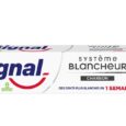 image d'un emballage de dentifrice signal avec la variante « système blancheur charbon ». l'emballage met en avant « nouvelle formule » et promet des dents plus blanches en une semaine, avec 95 % d'ingrédients d'origine naturelle.