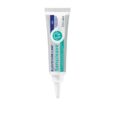 tube de gel elgydium clinic sensileave, conçu pour un usage dentaire. l'emballage est principalement blanc avec des touches de bleu et de vert, avec un logo et un texte indiquant son objectif pour le soulagement des dents sensibles.
