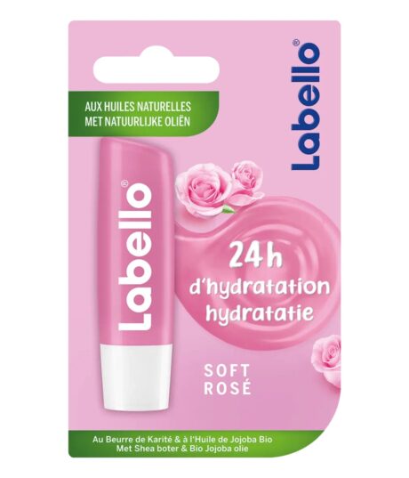 emballage de baume à lèvres labello rose avec un thème de rose douce. le texte met en valeur « 24h d'hydratation » et les ingrédients comprennent du beurre de karité et de l'huile de jojoba. l'emballage présente des images de roses et des accents verts pour les huiles naturelles.