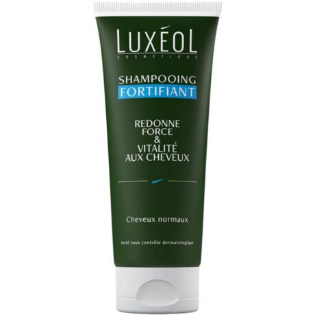 un tube vert foncé de luxéol shampooing fortifiant. l'étiquette indique « redonne force & vitalitÉ aux cheveux » et « cheveux normaux » avec un capuchon argenté à la base, conçu pour les cheveux normaux.