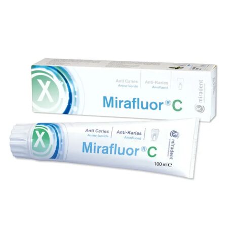 un tube et une boîte de dentifrice mirafluor c, étiquetés « anti caries » et « aminfluorid » pour la protection contre les caries. l'emballage comporte un symbole « x » vert et contient 100 ml de produit.