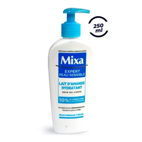flacon de 250 ml de mixa expert peau sensible, une lotion corporelle hydratante au lait d'amande. le flacon est doté d'une pompe bleue et d'un texte bleu et noir sur fond blanc. convient aux peaux normales à sèches.