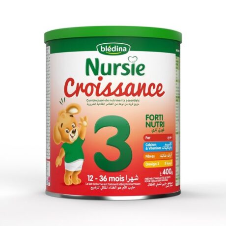 une boîte de lait maternisé blédina nursie croissance pour les enfants de 12 à 36 mois. elle est ornée d'une illustration d'ours et met en valeur les nutriments comme le calcium, les vitamines et les oméga 3. Étiquetée « forti nutri » avec un poids de 400 g.