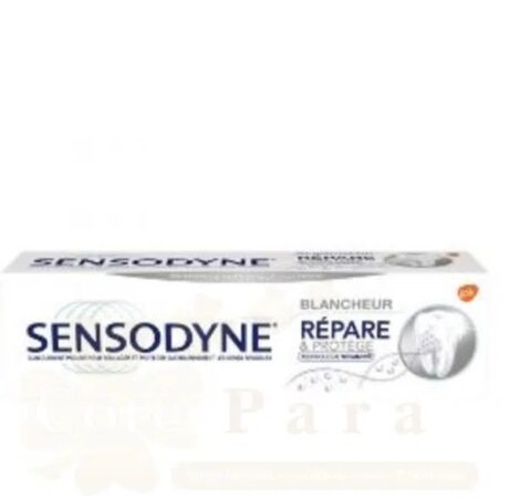 une boîte de dentifrice sensodyne avec le texte « blancheur répare & protège » sur l'emballage. le design comprend un graphique de dent et le logo sensodyne, principalement en bleu et blanc.