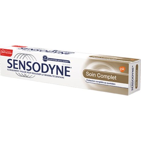 une boîte de dentifrice sensodyne soin complet avec marquage et texte en français. l'emballage met en valeur le soulagement de la sensibilité dentaire et la protection quotidienne. il est principalement blanc et beige avec un design en spirale et un logo gsk orange.