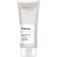 un tube blanc et gris de natural moisturizing factors + ha de the ordinary, au design minimaliste. le texte sur le tube met en valeur sa formule d'hydratation de surface avec des facteurs hydratants naturels et de l'acide hyaluronique.