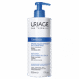flacon pompe de 500 ml de baume huile apaisant anti démangeaisons xémose d'uriage. le flacon est blanc avec des touches de bleu, avec le logo de la marque et les détails du produit, notamment les allégations de nutrition, de protection et d'anti récidive pendant 48 heures.