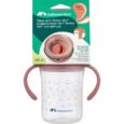 tasse anti fuite 360° bébéconfort pour les enfants de 6 mois et plus. elle est dotée de deux poignées, d'un bec verseur souple et d'une capacité de 280 ml. l'emballage est vert avec des images et du texte en plusieurs langues.
