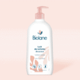 un flacon blanc de biolane lait de toilette douceur avec un bouchon pompe rose. l'étiquette comporte un logo bleu et rose et un texte en français. le produit prétend hydrater et apaiser, avec une formule nettoyante douce contenant 97 % d'ingrédients d'origine naturelle.