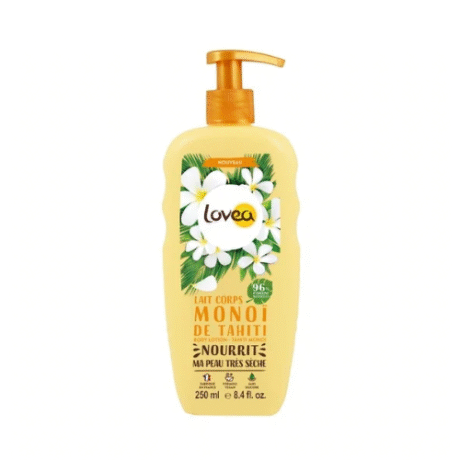 un flacon jaune avec l'inscription « lovea » contient la lotion pour le corps « lait corps monoï de tahiti ». l'étiquette comporte des fleurs blanches et un texte orange. la lotion est destinée aux peaux très sèches. le flacon contient 250 ml (8,4 fl oz) et est doté d'un distributeur à pompe.