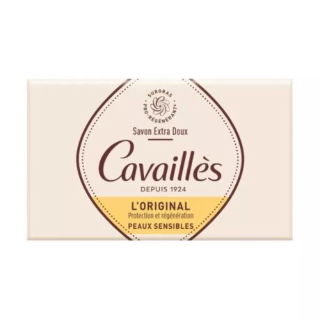un paquet rectangulaire beige de savon cavaillès, étiqueté « savon extra doux ». il affiche le logo et le texte « l'original protection et régénération peaux sensibles », indiquant qu'il est destiné aux peaux sensibles.