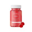 un flacon rouge étiqueté « vita ceel skin gummies » avec deux gummies rouges à côté. l'étiquette met en avant des ingrédients comme l'acide hyaluronique, le q10, l'ala, le glutathion, la biotine et la vitamine c. le flacon contient 60 gummies véganes et sans ogm.